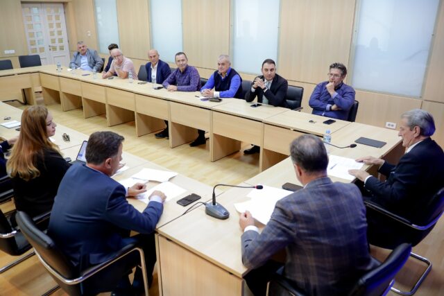 C50B0AEA-1F6E-4E7D-8946-348ED2A83569