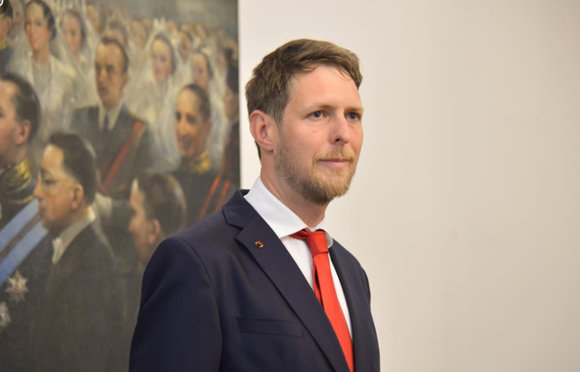 D887A414-721A-4AE3-8D2F-BCA1C0961393