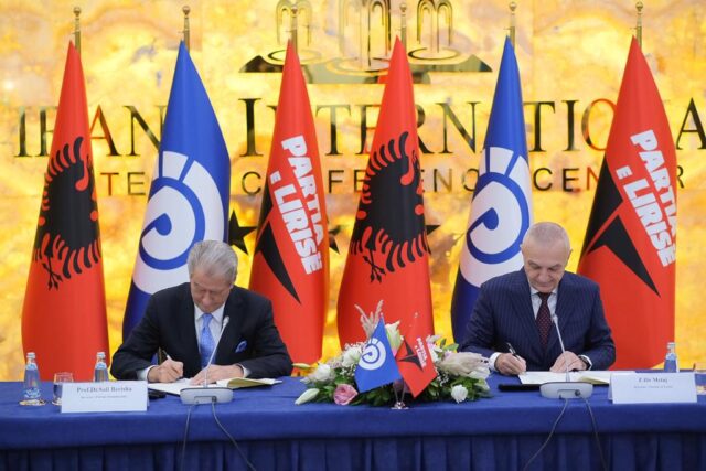 2D73D1F4-F246-4D0C-9843-8299F970FB9F