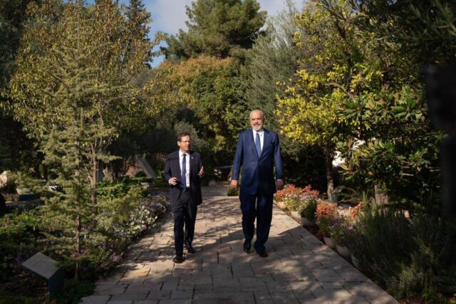 BE925403-001A-4A34-8A18-46E3877E24B4