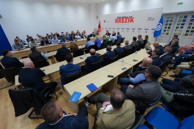 F5B63FEB-021E-438B-B0ED-5F32023CDF23