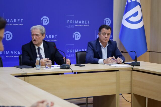 4BE1B309-4912-4345-B000-B41C53D779AC