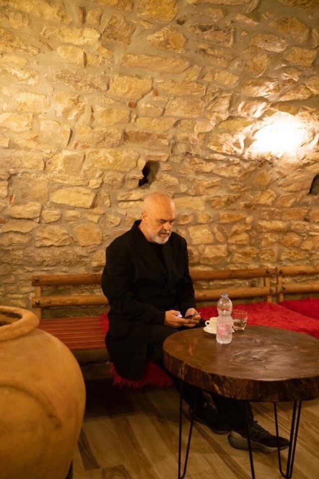 6668AF43-D88B-4055-8F3D-1B45E6148A01