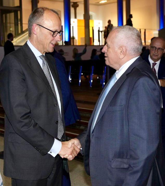 73B0CA4D-5190-445F-BA3C-67D90785B82C