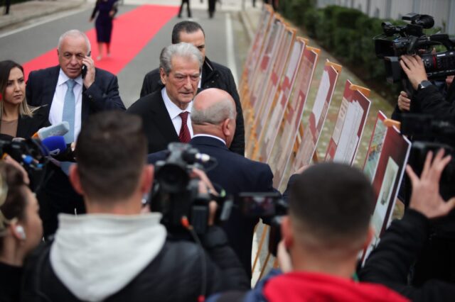 8A00EF2C-1C1A-40C2-B9AE-D7DAC9B4AF16