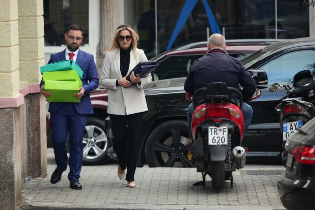 D5E42C61-33C8-4489-B2A9-F6C66F802229