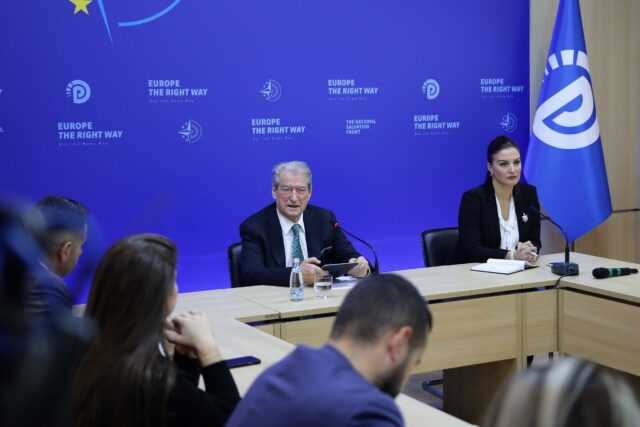 2E852F23-522C-4223-A365-695FE93878DE