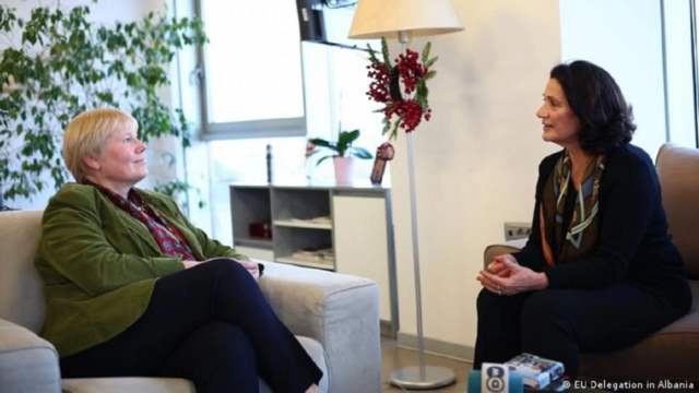 B08A5765-0F3F-4A56-B3F8-8400E82360F4