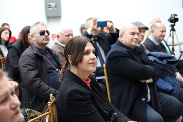 5FEA4751-515D-4CAA-AFFE-79A4662E4D13