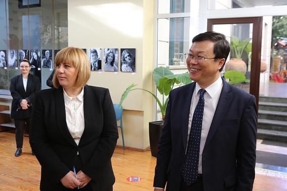 B5331560-FE4C-4D1C-A27F-84177A777E07