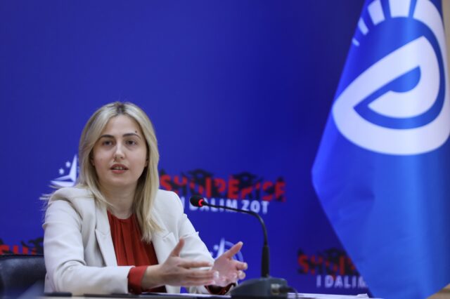 D9B00787-B52E-43C6-99BF-124E6171DA95