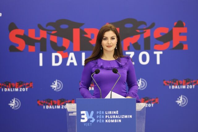 FBC71D94-9D67-474D-BF69-1CFD6F42B6E8