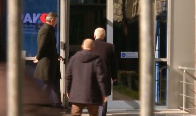 2FFB8F6C-A422-489C-87A9-C4BAD0DA308C