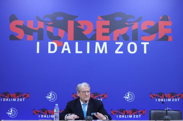 7B7A3552-6CDF-4D8D-84C2-CC5A6B279E80