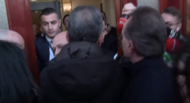 8E51CF9D-6207-4E33-A8B6-3B61286481A2