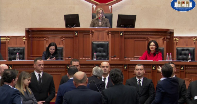 A3AEAAF7-F568-4B0D-98D8-5F90BBD0DADA