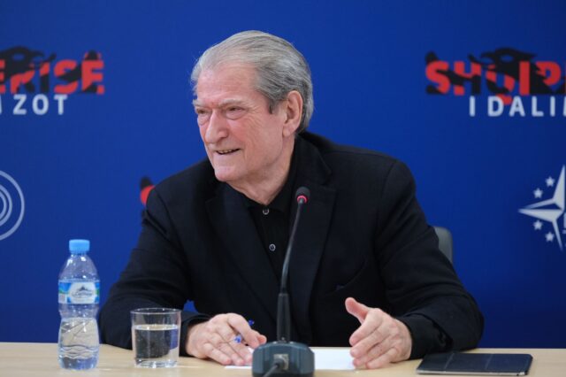 BCA7AD43-7343-4A5A-8983-A8E626172898