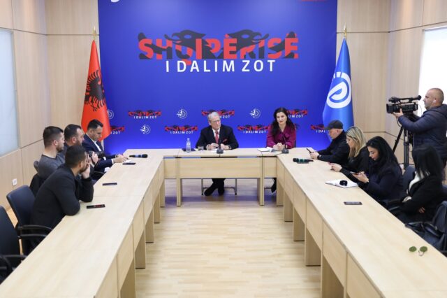 D1F52EC7-C714-423E-84BC-3A97AC1F4EDC