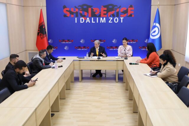 10BD69B2-92ED-480C-9281-5EA71DB32A6A