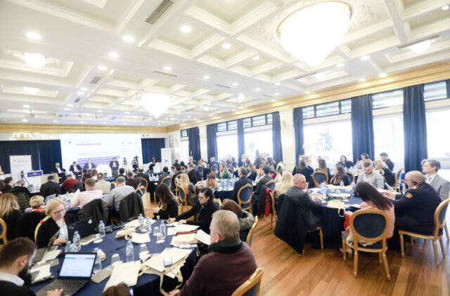 669CA0EE-90BF-49FF-B3F9-053990B1F751