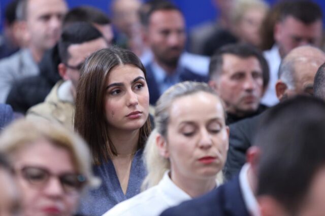 80177F8D-BE99-41FE-A984-5C8B0B74C636