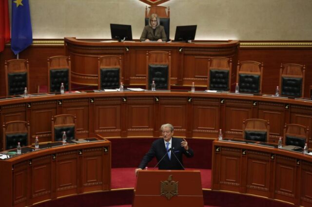 58D4AEB1-39E2-4693-B3AD-94F68A2B13DF