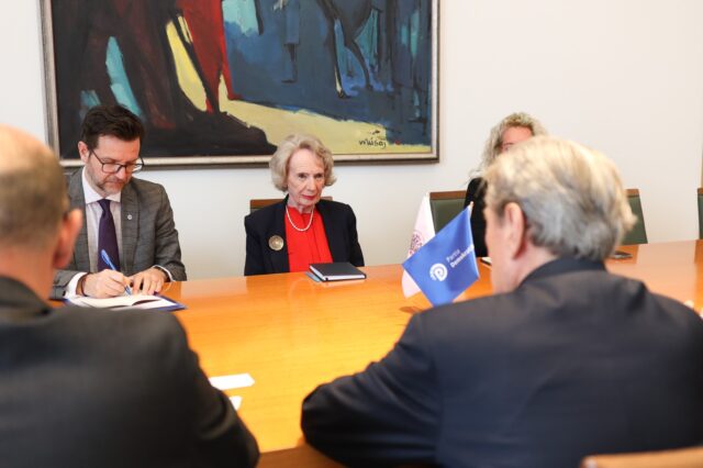 78D625D5-617D-41AA-986D-CD3A33B926FA