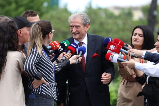 28ab25fa-245d-48a5-9d83-fd29c99dcf0f