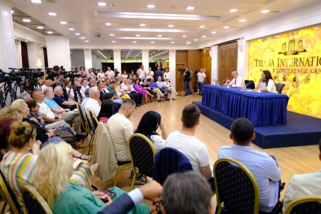 1afd392d-ddda-450a-8498-b2b071953a58