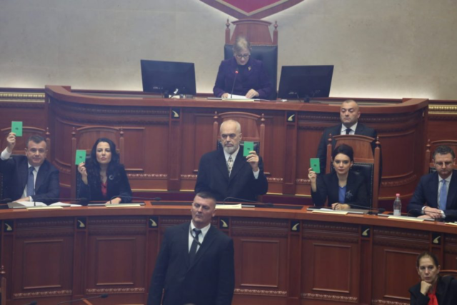 berisha heqja e mandatit ne parlament