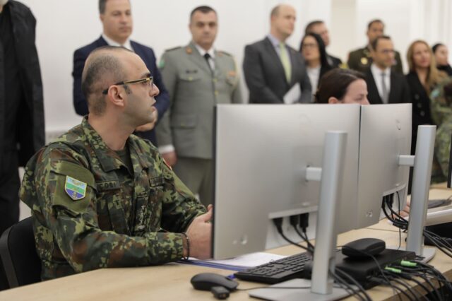 4bf787e5-2998-424d-808b-1b17e791d998