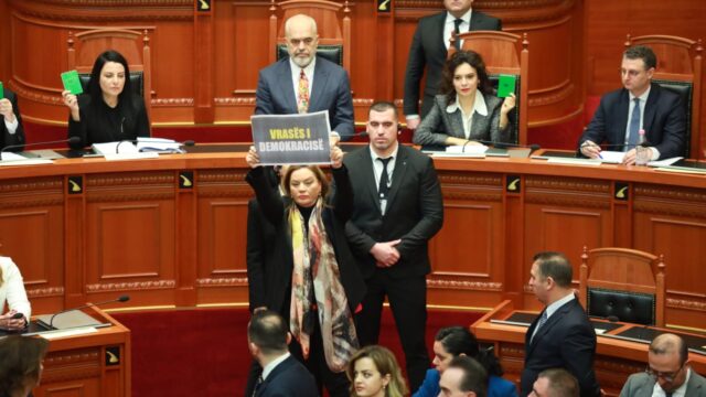 b7112516-6780-4e62-85eb-8a8efb0e2189