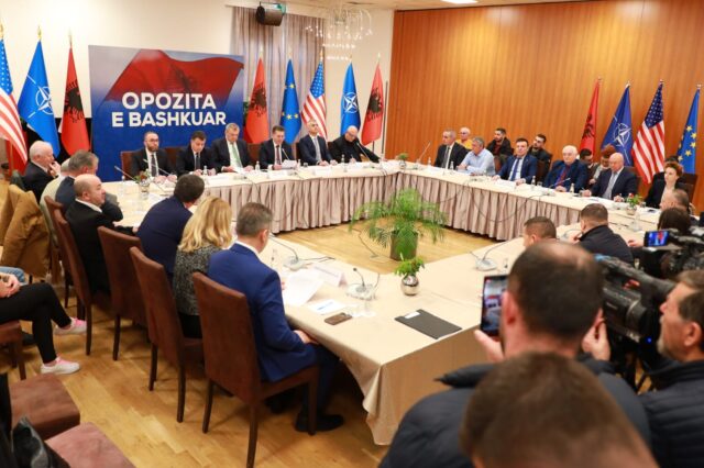 f6bd1a25-3cfb-4770-bfe7-44760826c22c