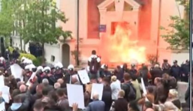 bashki proteste zjarr tym