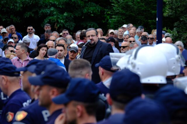 fad63de0-e2bc-40e1-8c99-0ad81d070a51