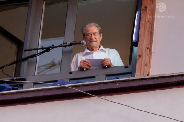 7c16c006-3d3e-424a-a1b8-f78634e123e2