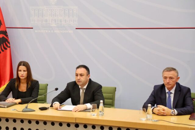 8f63dd27-5464-4f14-968b-7266025a52bd