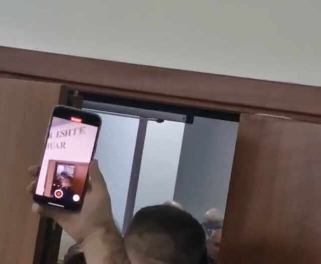 Meta salle gjyqi kafaz