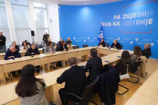 f7a27345-9be3-4f25-bc52-7783a10d9444