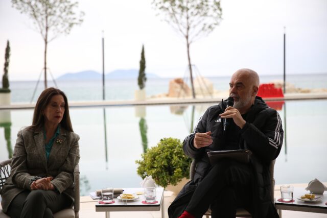 2701d693-8f88-47a1-bf5b-15024f3fb35f