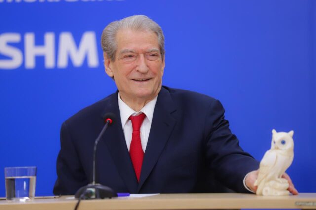 fbb4ad4f-ae14-450f-ab6b-ca011eb1f34b