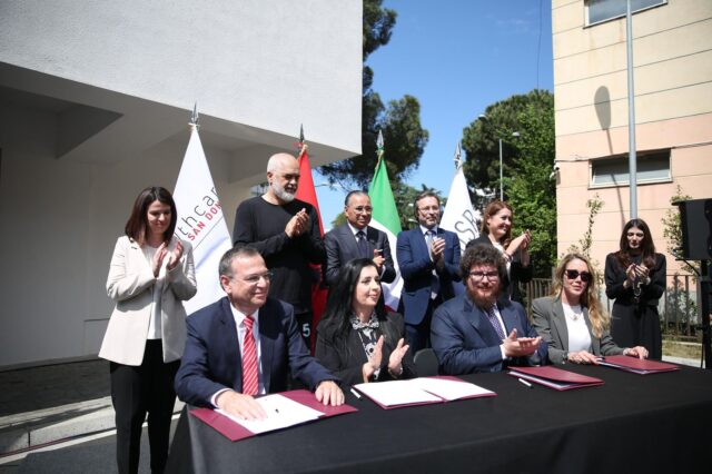 9cbc2715-ddcd-447b-a636-8ba3502724ef