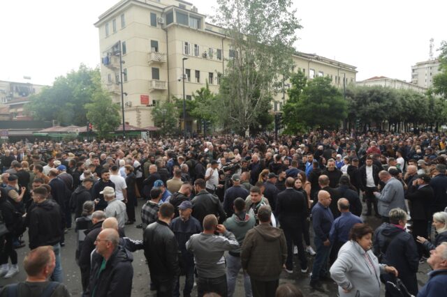 27bc0788-2462-46ff-b8cf-432f0f63cc4f