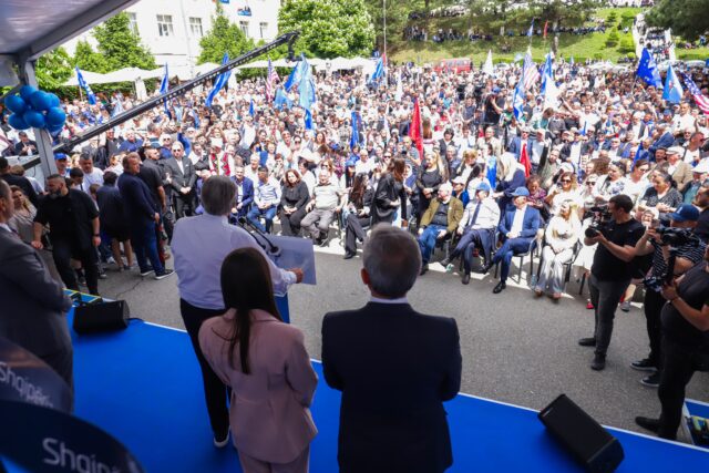 63faaa16-61e1-422f-aed1-bc48b2a8694b