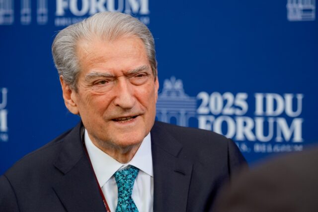 ec6726a4-e6bc-437f-9c2e-9807e0eed6b7