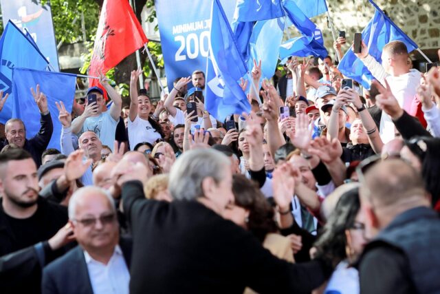 fe4c540f-cc0f-43f7-a2b5-b33ae72237a8