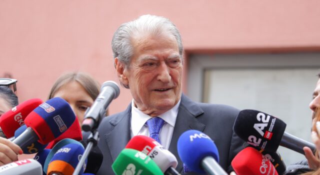 FAKSIMILE/ Berisha publikon kontratën e falsifikuar të Irenës, u pranua nga Vettingu