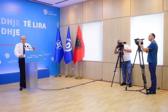 00b97a31-dca4-421e-83cb-3517ce1845c6