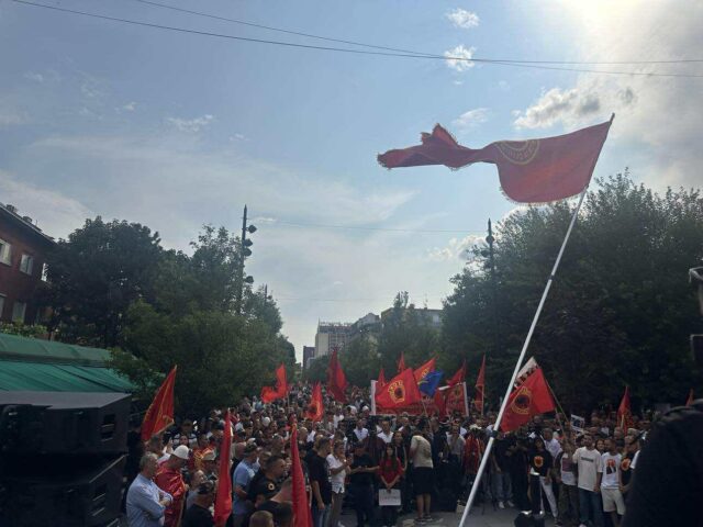 prishtine protesta uck