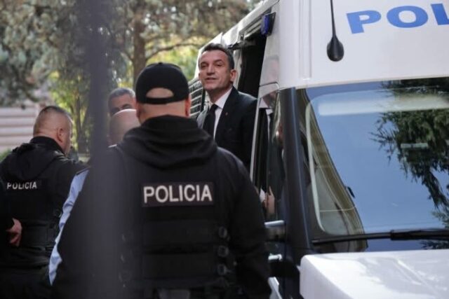 Gjykatësja e mban në kafaz Veliajn, kryetari i bashkisë largon avokatin. Tension në GJKKO